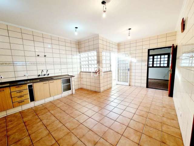 Casa com 3 quartos à venda no Jardim Eulália, Taubaté  por R$ 680.000