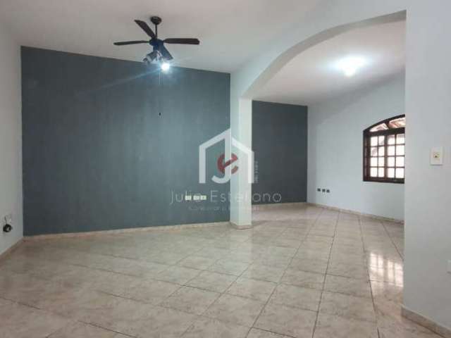 Casa com 4 quartos à venda no Granja Daniel, Taubaté  por R$ 700.000