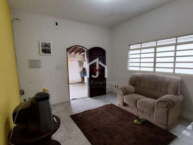 Casa com 3 quartos à venda no Conjunto Residencial Araretama, Pindamonhangaba  por R$ 309.000