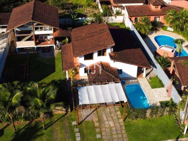 Casa em condomínio fechado com 5 quartos à venda em Horto Florestal, Ubatuba  por R$ 2.200.000