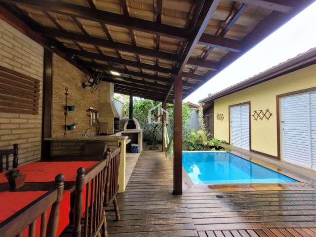 Casa em condomínio fechado com 3 quartos à venda na Praia do Lazaro, Ubatuba  por R$ 1.490.000