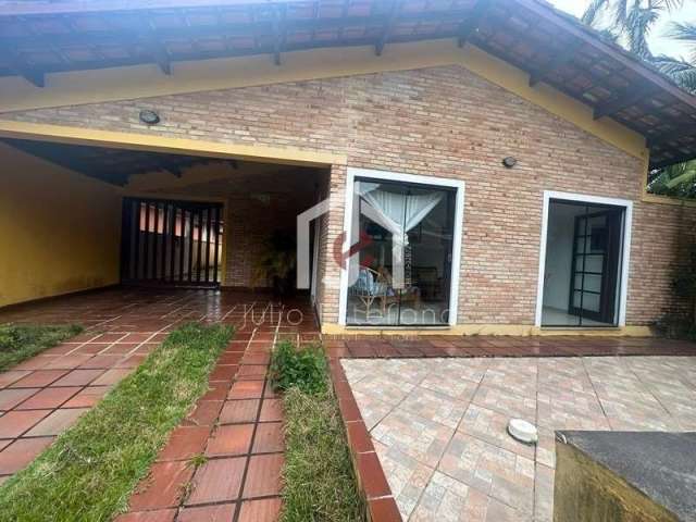Casa com 4 quartos à venda na Enseada, Ubatuba  por R$ 1.100.000