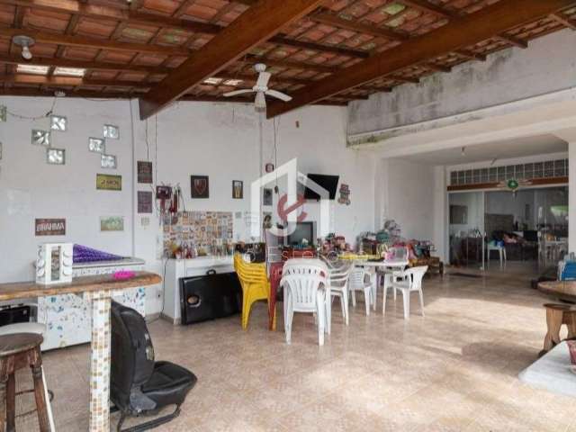 Casa com 3 quartos à venda no Centro, Ubatuba  por R$ 800.000