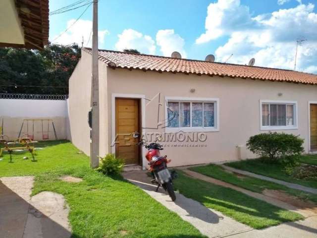 Casa em condomínio fechado com 2 quartos à venda na Nair Faria Lamarca, 282, Jardim Maria Elvira, Sorocaba, 55 m2 por R$ 210.000