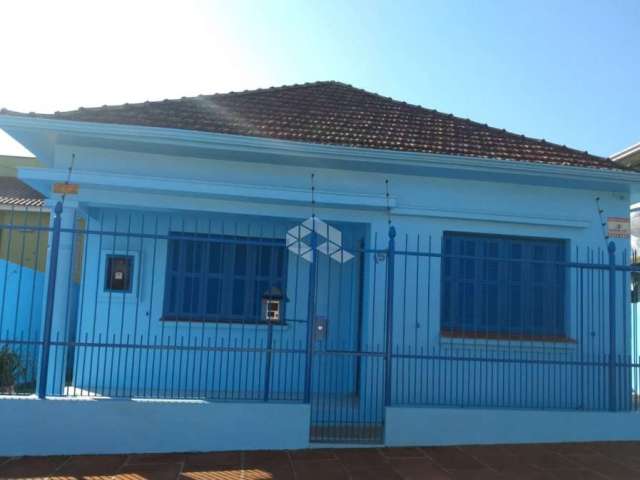 Casa com 03 dormitórios à venda no bairro Nossa Senhora do Perpétuo Socorro em Santa Maria, RS.