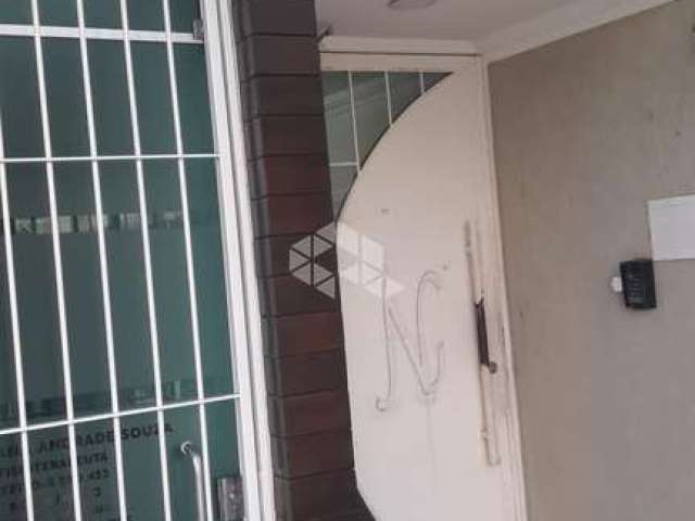 Kitnet  com sacada à venda no bairro Centro, em Santa Maria, RS.