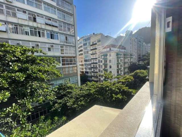 Excelente Apartamento Mobilíado Conjugado à Venda em Copacabana 33m² com 1 Suíte, Sala ampla próximo Praia do Lema e Estação do Metrô.