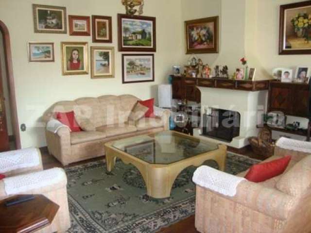 Casa com 4 quartos à venda no Centro, Bragança Paulista  por R$ 750.000