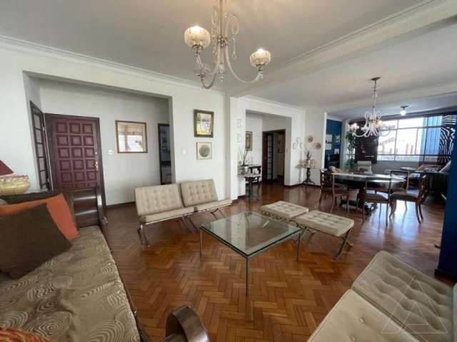 Apartamento com 3 quartos e 1 suíte, 189,00 m² à venda por R$ 790.000,00