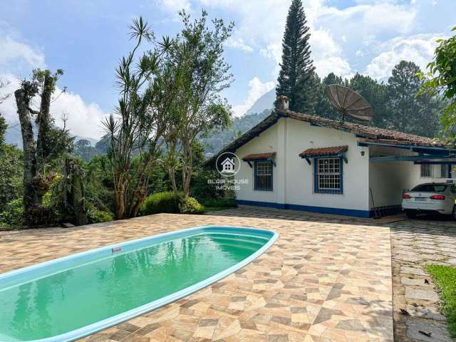 Casa fora de condomínio, 4 quartos, 1880m2 à venda por R$985.000 - Teresópolis
