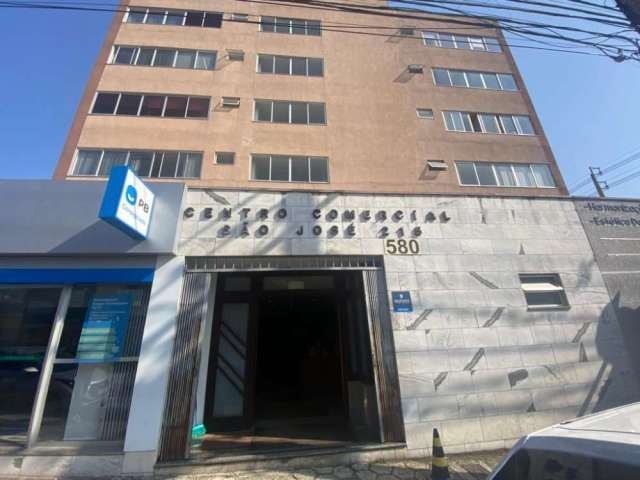 Sala comercial para alugar na Rua Visconde do Rio Branco, Centro, São José dos Pinhais, 41 m2 por R$ 900