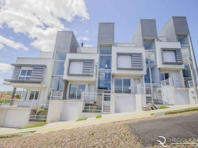 Lindo Sobrado, NOVO  de 3 dormitórios suíte localizado na Vila Ipiranga (Porto Alegre) possui 181,73 m² privativos, sendo uma suíte, living 2 ambientes, lavabo, jardim de inverno, cozinha americana, 2