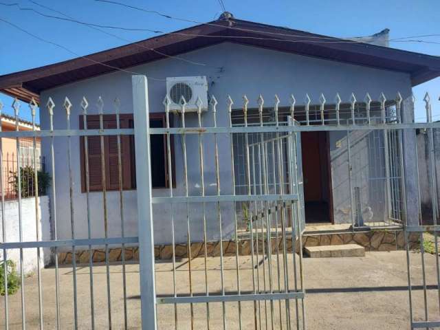 Casa a venda no bairro Tarumã em Viamão.&lt;BR&gt;&lt;BR&gt;Terreno com uma casa de alvenaria, contendo dois dormitórios, sala, cozinha e banheiro.&lt;BR&gt;Mais um sobrado com 01 dormitório sala, coz