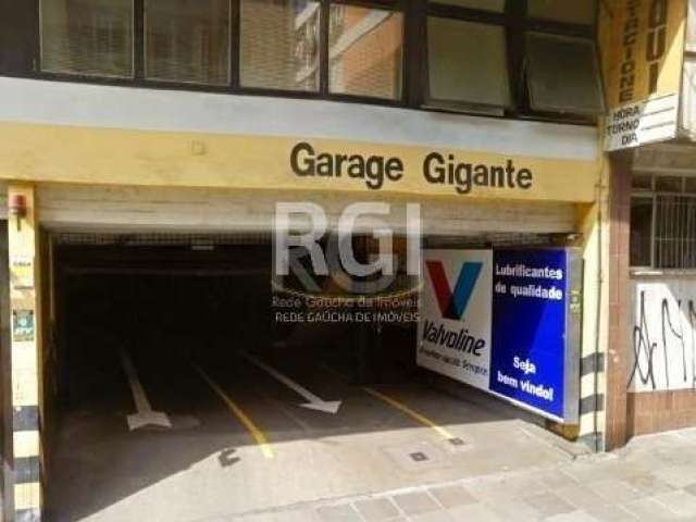 Box de garagem com abastecimiento para carro elétrico no Centro Histórico em Porto Alegre.&lt;BR&gt;Box na garagem Gigante, ideal para quem mora ou trabalha nas proximidades da Assembléia Legislativa,