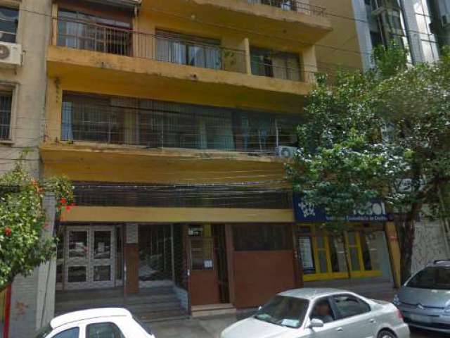 LOJA COMERCIAL REFORMADA no centro de Porto Alegre, próximo a Rua Barros Cassal. &lt;BR&gt;&lt;BR&gt; Com 1 vaga de garagem, 3 banheiros, cozinha e mezanino.