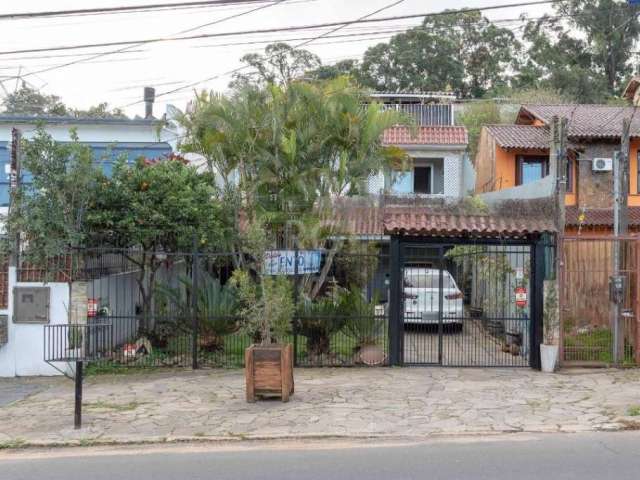 Casa | Ipanema | Zona Sul | 3 dormitórios&lt;BR&gt;&lt;BR&gt;Linda casa para venda situada no coração do bairro Ipanema. A casa chama atenção pelo seu belo jardim na frente. Conta com um aconchegante 