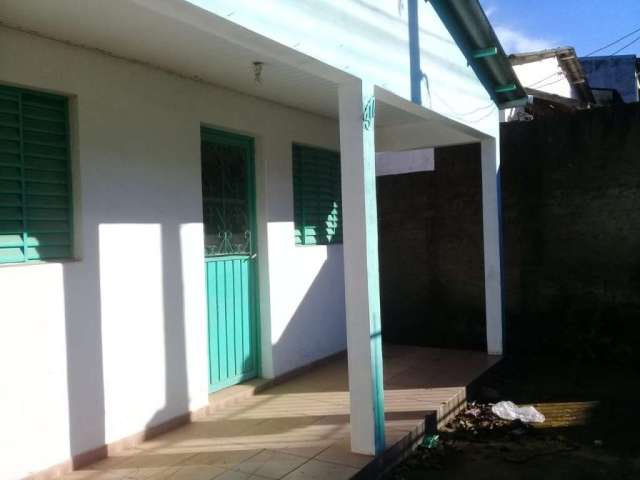 Casa no bairro Planalto em Viamão.&lt;BR&gt;Imóvel com pátio amplo, sala e cozinha, dois dormitórios, banheiro, churrasqueira e duas vagas de garagem.