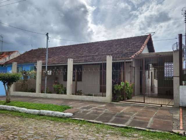 Casa a venda no bairro Tarumã em Viamão. &lt;BR&gt;&lt;BR&gt;Casa de dois dormitórios, sala de estar, sala de jantar, cozinha, banheiro, lavabo, garagem, lavanderia e pátio nos fundos.