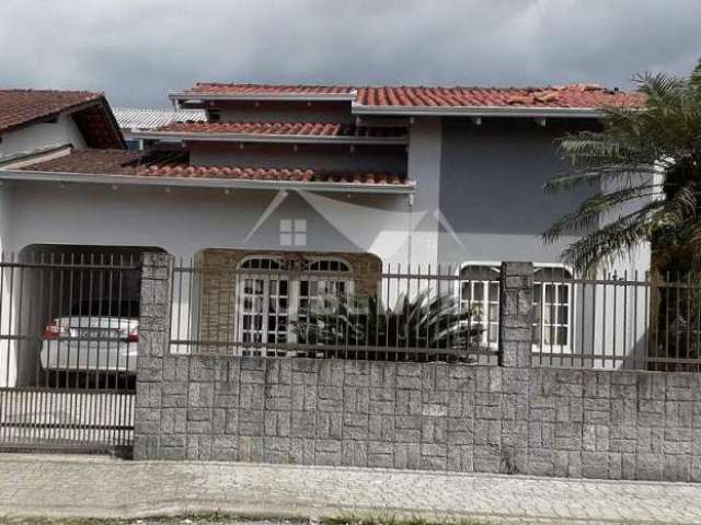 Casa no Bairro Ulysses Guimarães com 03 Quartos