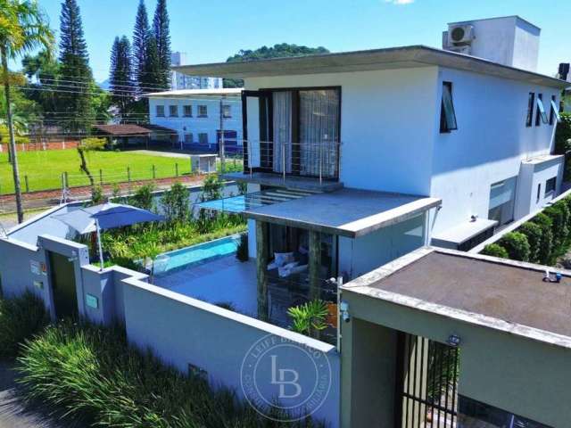 Casa com 3 quartos à venda na Rua Marechal Deodoro, 722, América, Joinville por R$ 2.500.000