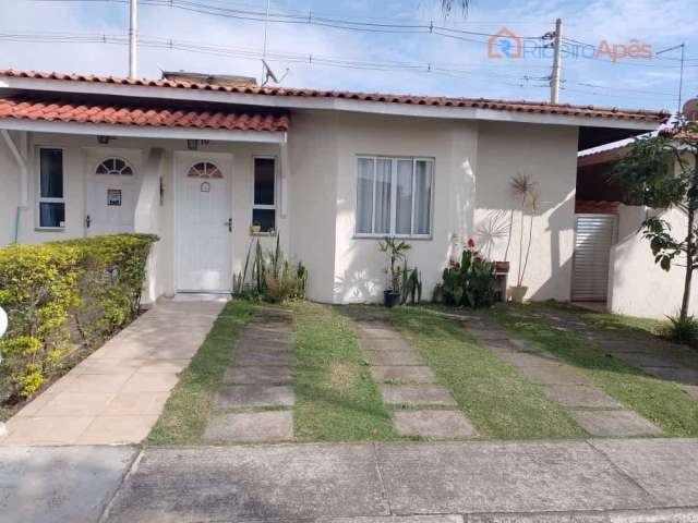 Casa de condomínio com 3 dorms e quintal na Vila Figueira em Suzano