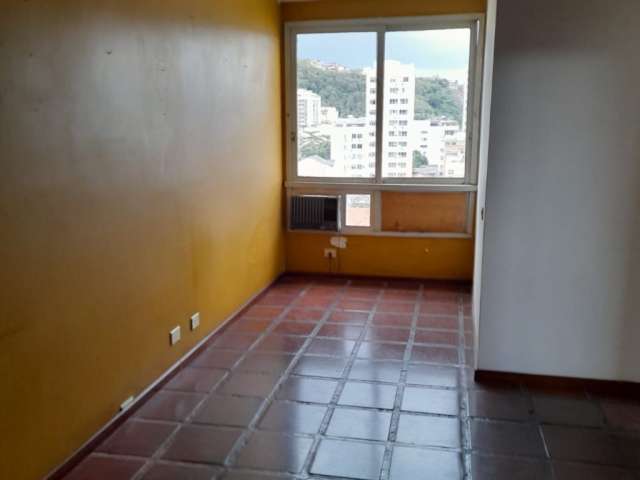 Apartamento á venda no Grajaú-02 quartos com dependência-65m2.