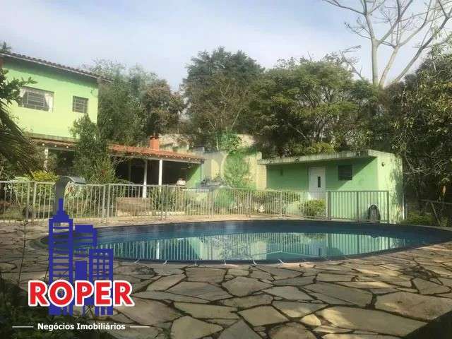 Excelente chácara com 1.900 m²/ casa sede/ nascente/ piscina com fundos para o rio à venda em santa branca divisa com guararema