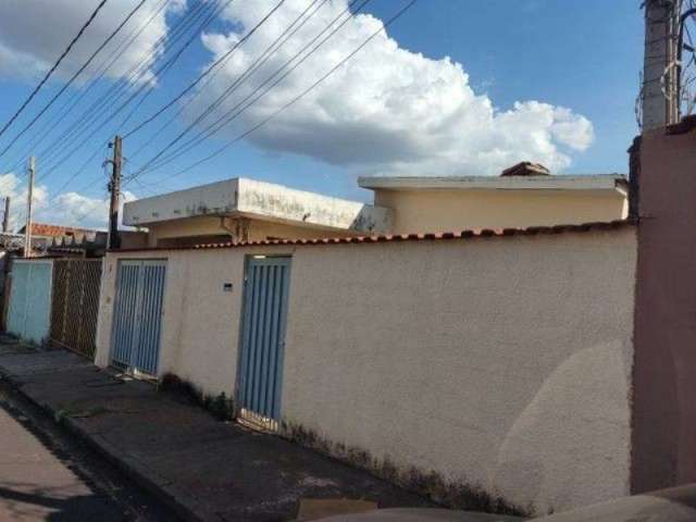 Casa vende R$ 159.000 com 3 dormitórios,2 vagas, sala tv - precisa de reforma. Bairro Presidente Dutra, Ribeirão Preto - SP