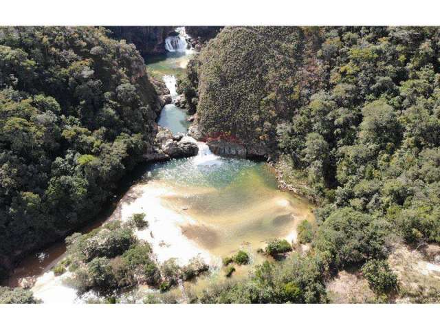 Fazenda à venda, com uma das cachoeiras mais lindas da Serra da Canastra!