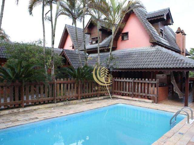 Casa com piscina em condomínio para venda em Mogi das Cruzes.