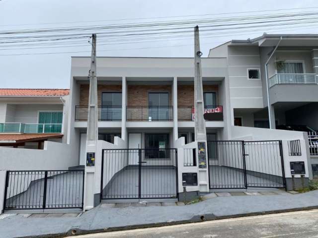 Casa a venda, com dois dormitórios em Potecas, São José