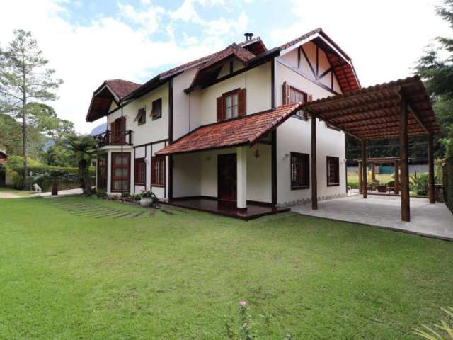 A verdadeira casa do sonhos - 4 quartos e 410m² por R$2.480.000,00 - Quebra Frascos - Teresópolis/Rj