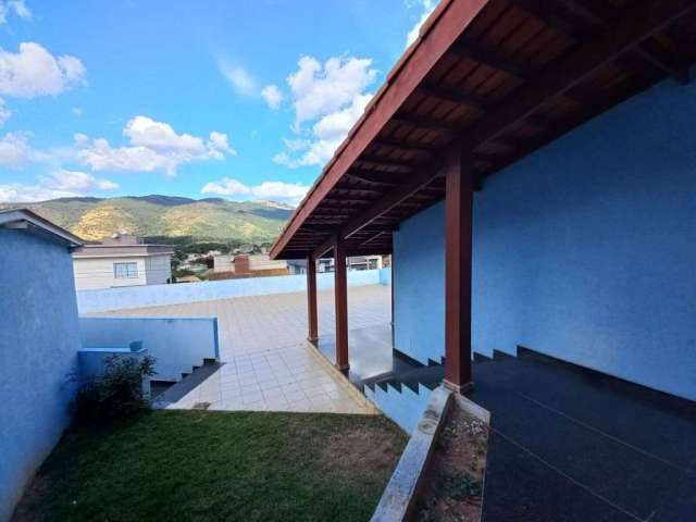 'Belíssima casa com piscina no Jardim Maristela em Atibaia-SP'