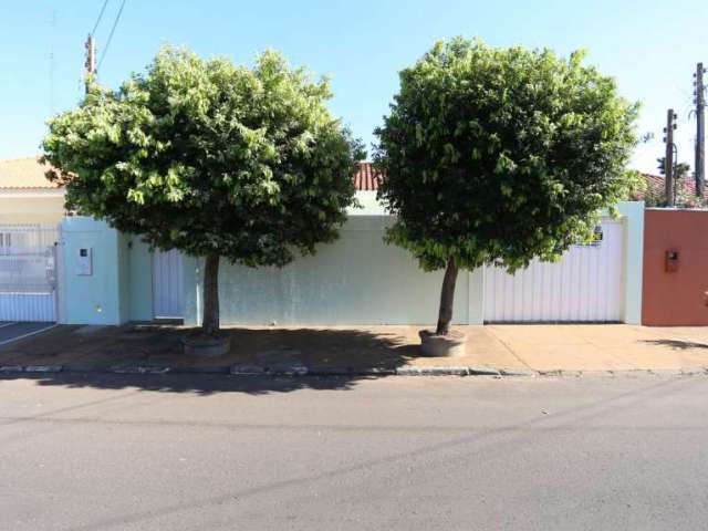 Casa com 3 quartos à venda na Rua Vitoria, 12-58, Centro, Presidente Epitácio, 250 m2 por R$ 500.000
