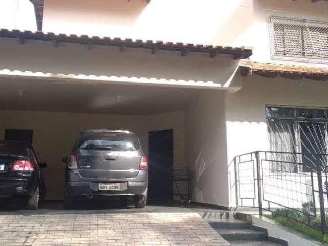 Casa à venda na Rua Espanha, Igapó, Londrina por R$ 725.000