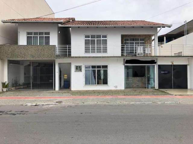 Casa com 6 dormitórios sendo 1 suíte à venda- Nações - Balneário Camboriú/SC