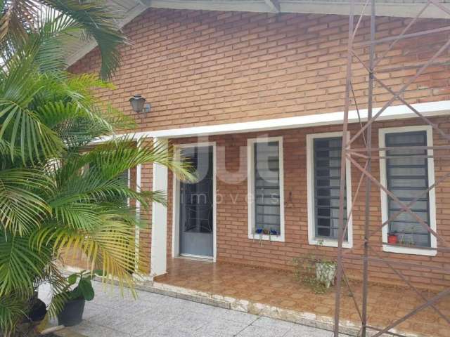 Casa com 3 quartos à venda na Rua Portugal, 80, Vila Bressani, Paulínia, 250 m2 por R$ 1.000.000