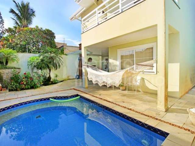 CASA à venda com piscina e 4 quartos em Peruíbe, no bairro Jardim Ribamar