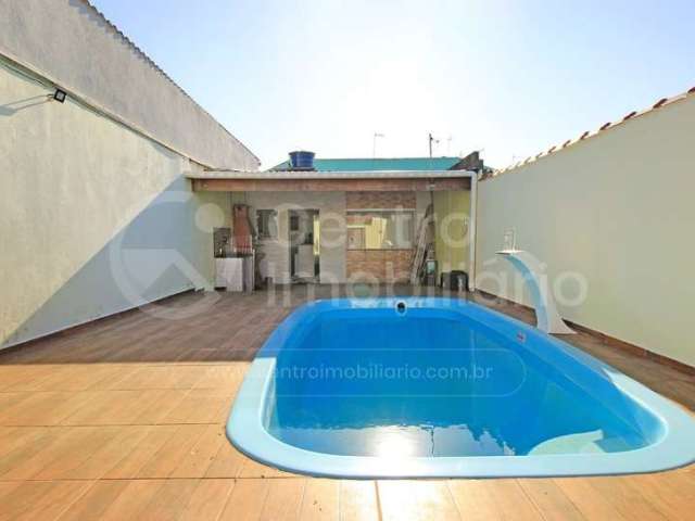 CASA à venda com piscina e 1 quartos em Peruíbe, no bairro Jardim Ribamar