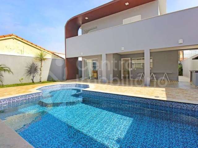 CASA à venda com piscina e 4 quartos em Peruíbe, no bairro Balneario Arpoador