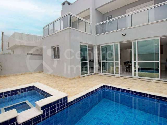 CASA à venda com piscina e 4 quartos em Peruíbe, no bairro Residencial Flora Rica
