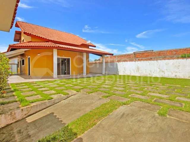 CASA à venda com 3 quartos em Peruíbe, no bairro Estancia Balnearia Maria Helena Novaes
