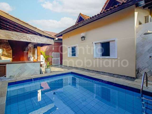 CASA à venda com piscina e 4 quartos em Peruíbe, no bairro Parque Balneario Oasis