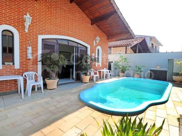 CASA à venda com piscina e 4 quartos em Peruíbe, no bairro Jardim Três Marias