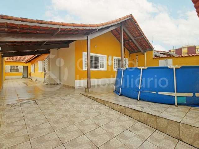 CASA à venda com 2 quartos em Peruíbe, no bairro Jardim Três Marias