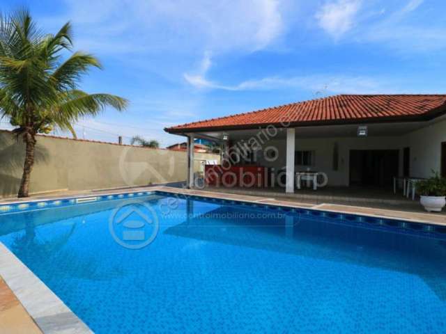 CASA à venda com piscina e 4 quartos em Peruíbe, no bairro Jardim Imperador