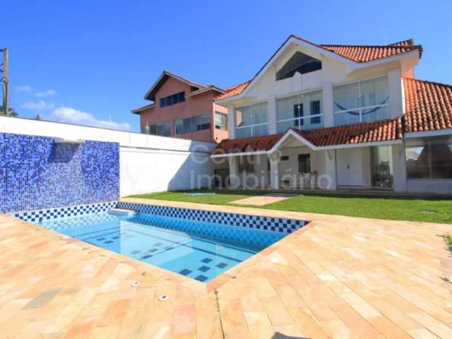 CASA à venda com piscina e 4 quartos em Peruíbe, no bairro Stella Maris