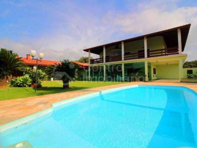 CASA à venda com piscina e 4 quartos em Peruíbe, no bairro Estancia Balnearia Convento Velho