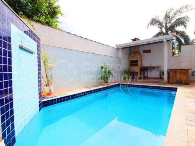 CASA à venda com piscina e 3 quartos em Peruíbe, no bairro Jardim Três Marias