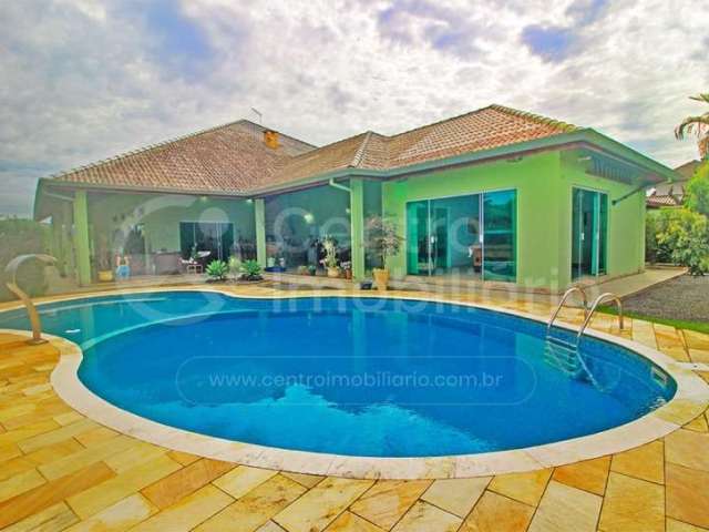 CASA à venda com piscina e 4 quartos em Peruíbe, no bairro Bougainvillee V